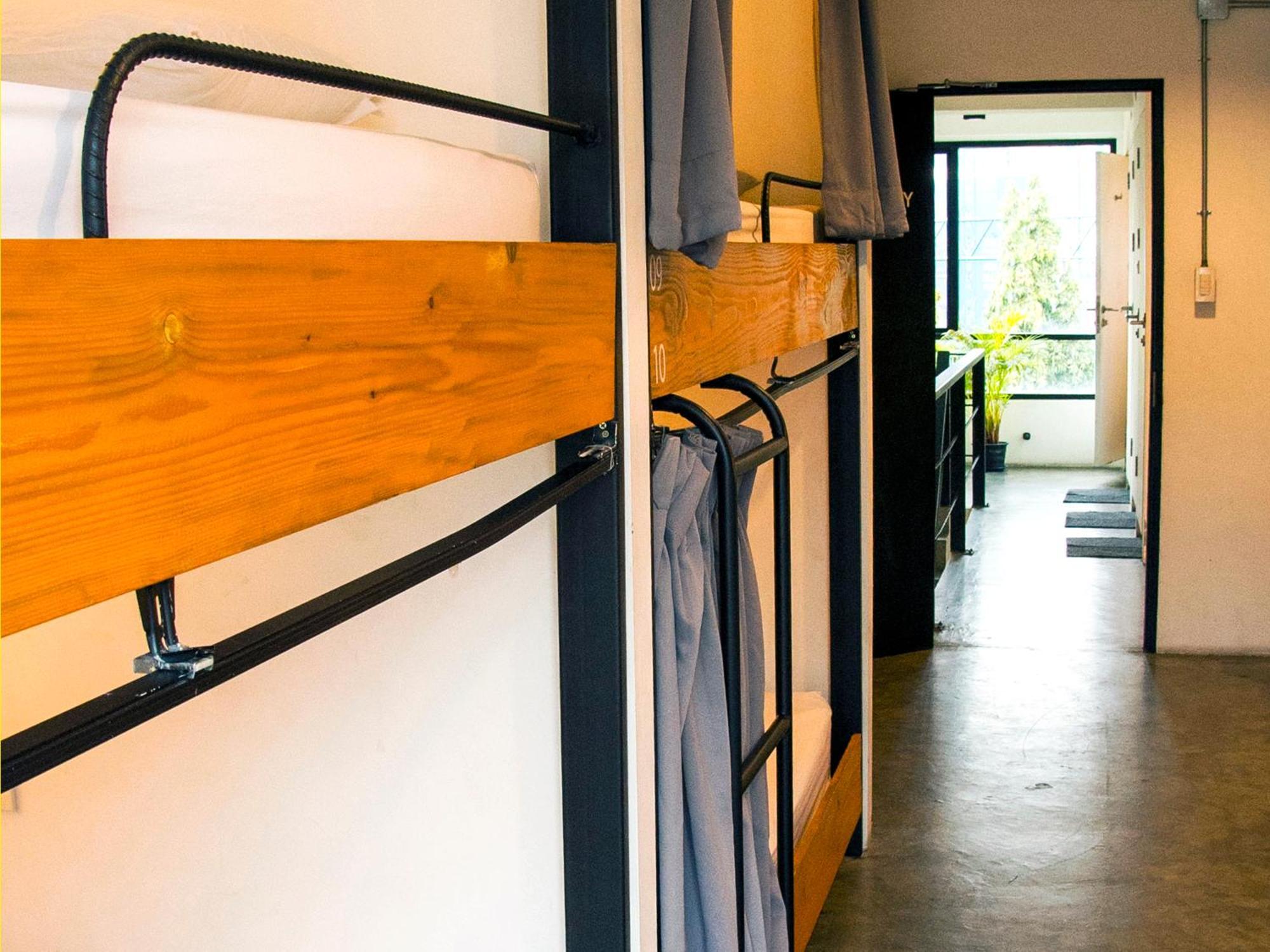 Holy Sheet Hostel Бангкок Номер фото